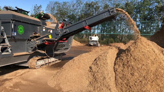 Tracked Eddy Current Separator removing non-ferrous metal from wood waste